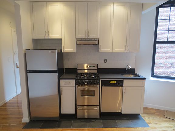 3rd image of 240 Waverly Pl APT 64