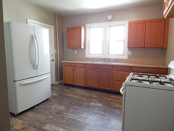 2nd image of 958 Bates St SE