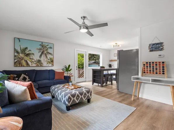 318 Charlotte Ave, Carolina Beach, NC