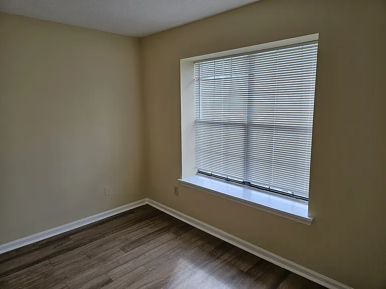 514 E Harden St #I — Photo 10