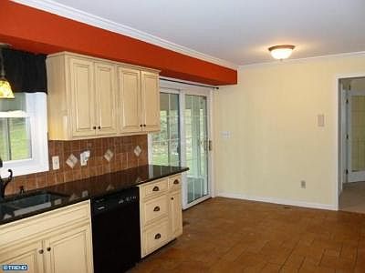 5th image of 35 Stonecroft Dr