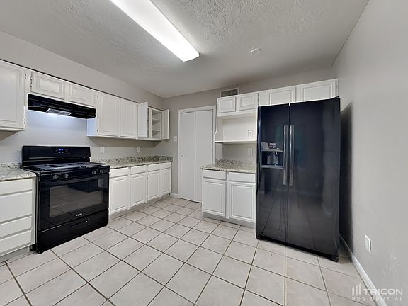 5th image of 2203 Redwood Dr