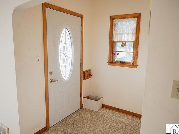 3rd image of 227 E 9th St