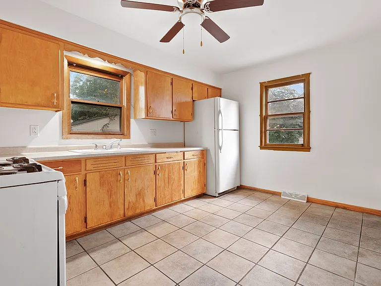 2412 Midway Dr — Photo 6