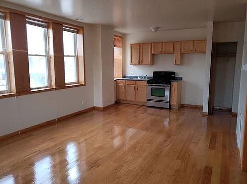 5th image of 3008 E Cheltenham Pl APT 604