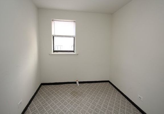4th image of 3923 N Clarendon Ave #3