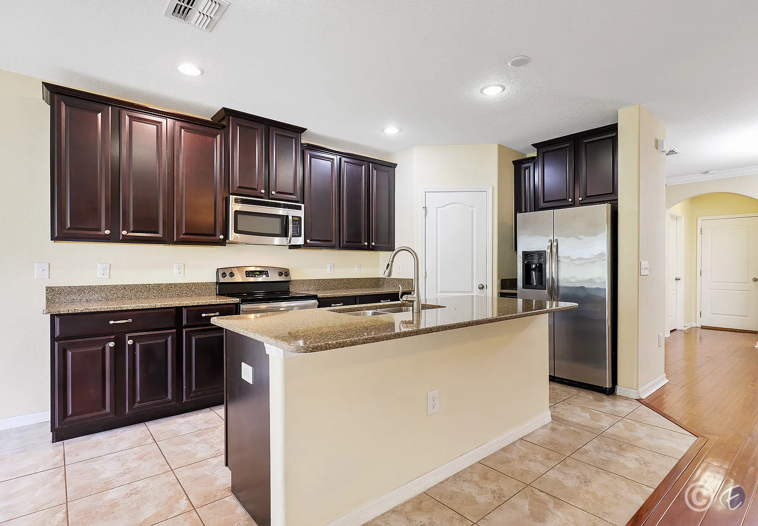 2724 Garden Falls Dr — Photo 2