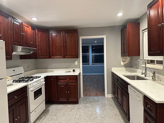 4th image of 3262 W Hollywood Ave APT 2