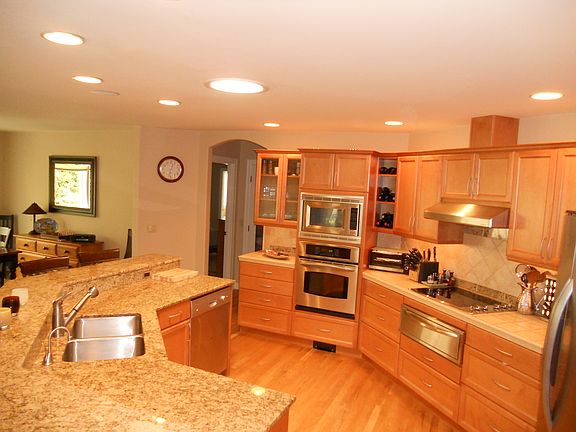 4th image of 1406 Dogwood Ln