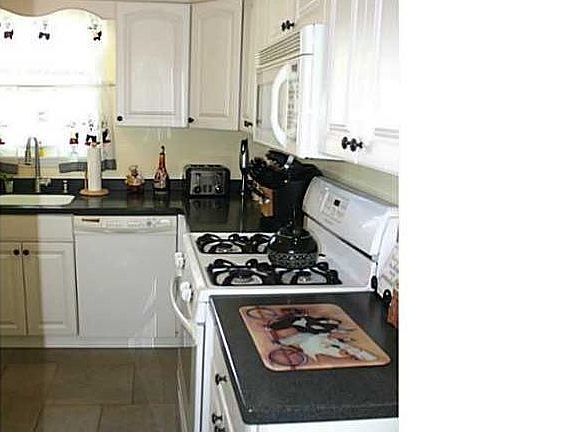 4th image of 33 Pickford Ave