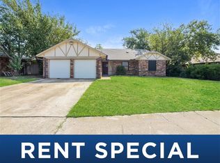 1500 Smoking Tree St, Moore, OK 73160