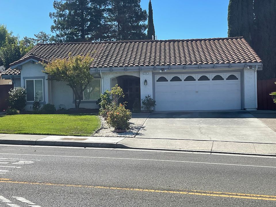 1st image of 3242 Norwood Ave