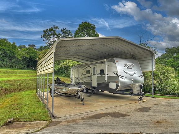 5th image of 731 Hillcrest Dr