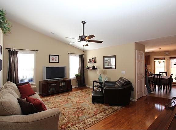 3rd image of 2556 Rockaway Pl