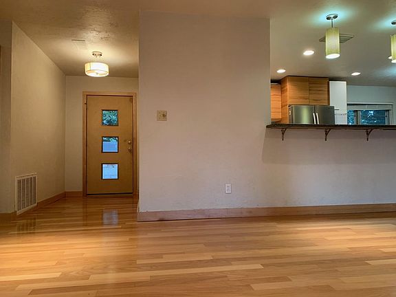 3rd image of 119 N Sherry Ave
