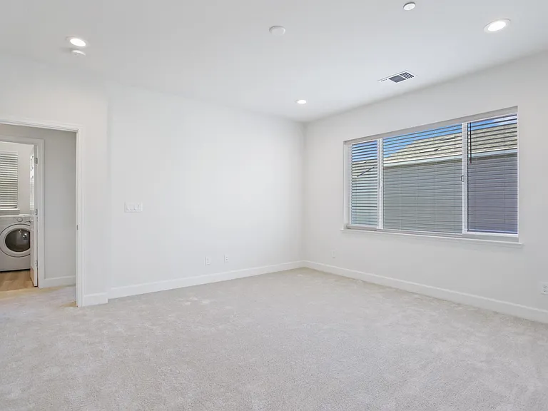 2926 Granger St — Photo 9
