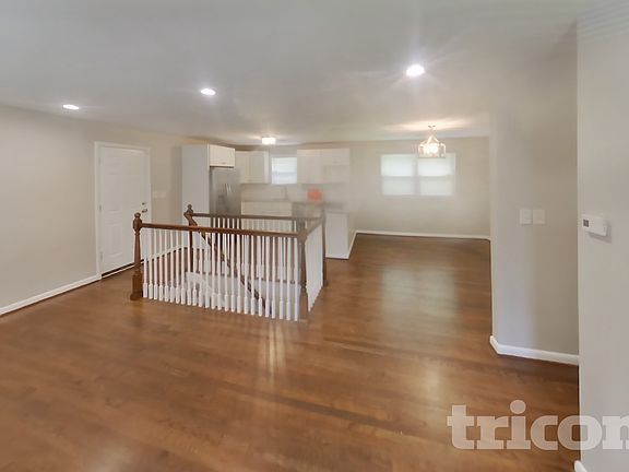 2nd image of 3814 Collier Rd