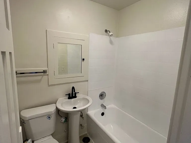Glen Ellen Apartments — Photo 4