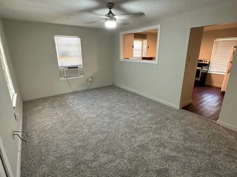 1301 Sewell St — Photo 2