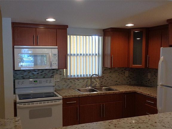 4th image of 9371 Fontainebleau Blvd #229