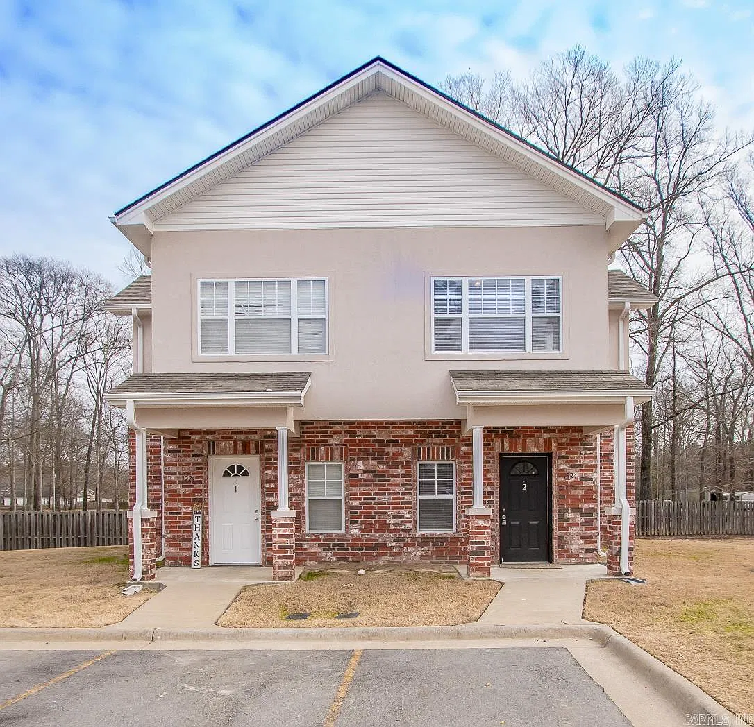 2 bed, 2.5 bath, 1276 sqft, $1,325 — Photo 1