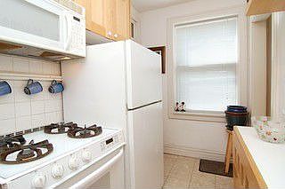 2nd image of 840 Hinman Ave APT 1