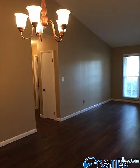 1027 Sharpsburg Dr SE — Photo 4