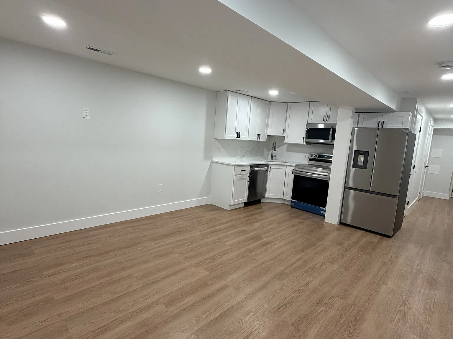 2 bed, 875 sqft, $3,200 — Photo 3