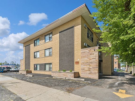 2nd image of 5820 N Nagle Ave APT H