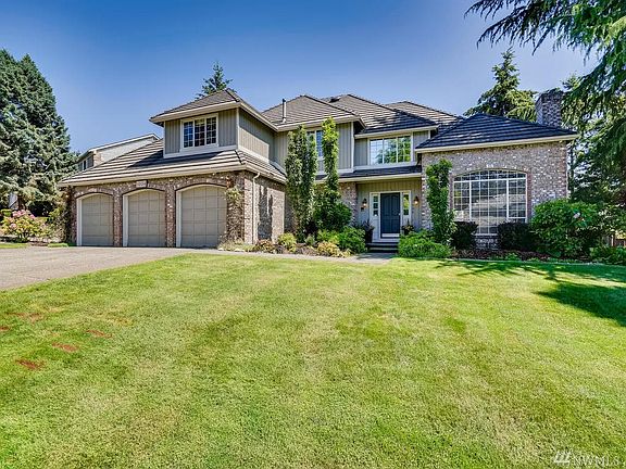 Another daytime look!  Notice the tile roof, unique in the neighborhood.