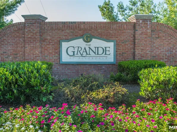 6407 Brookhaven Ct, Riverdale, NJ 07457