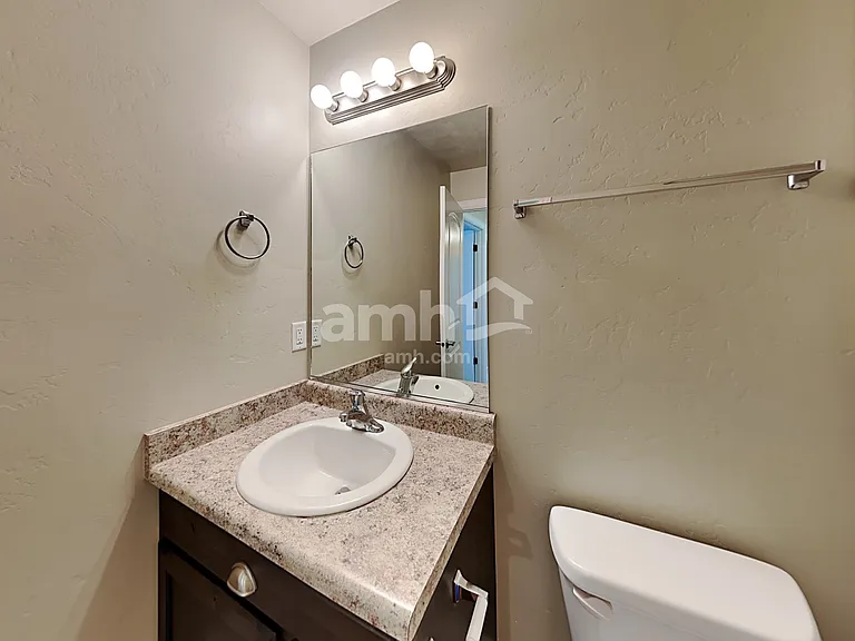 228 W Cedar Grove Ln — Photo 18