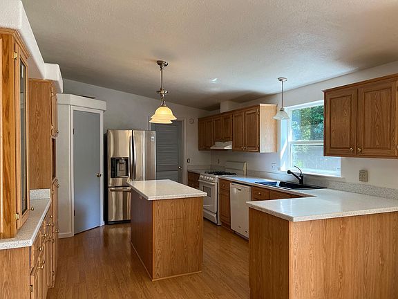 5th image of 8988 Hemlock Ave NE