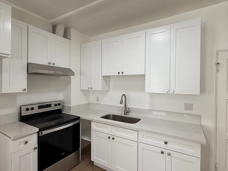1641 Crenshaw Blvd #204 — Photo 3