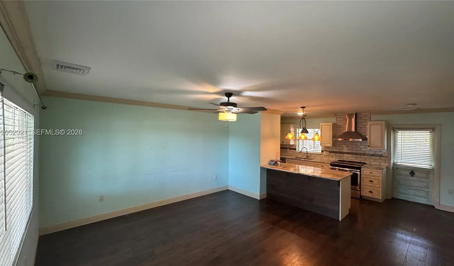 3 bed, 1.5 bath, $1,800 — Photo 3