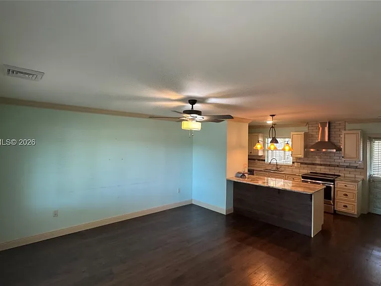 322 W Sample Ave — Photo 3