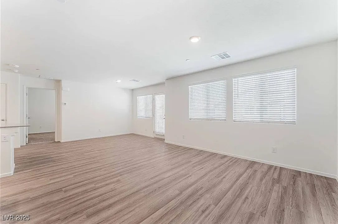 2 bed, 1171 sqft, $1,200 — Photo 4