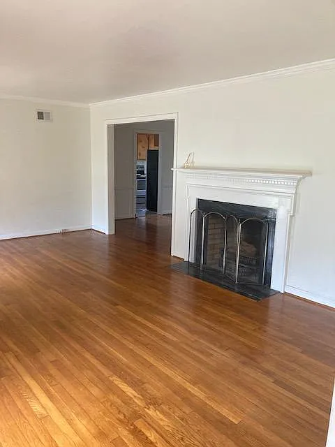 4647 Sylvan Dr — Photo 2