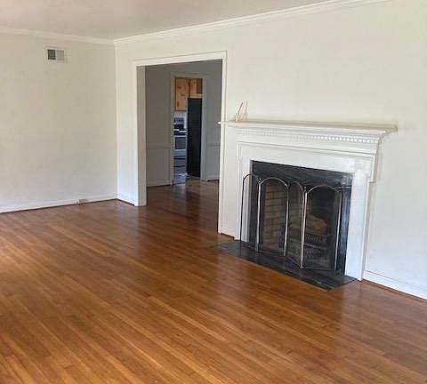2nd image of 4647 Sylvan Dr