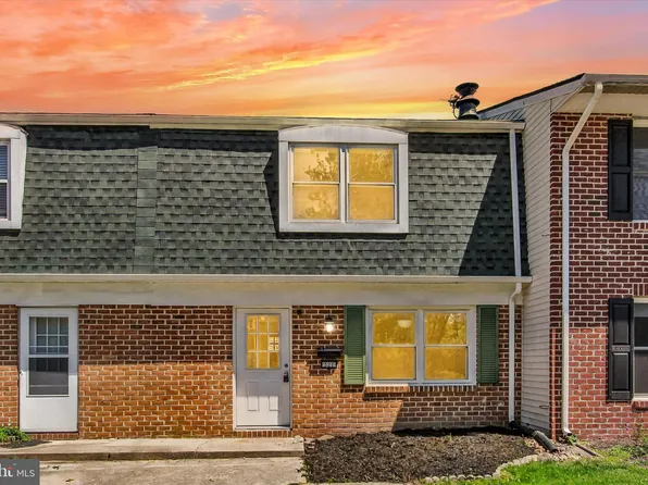321 Village Dr, Gettysburg, PA 17325