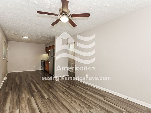 1385437_003_wm_-_living_room_13038553.jpg