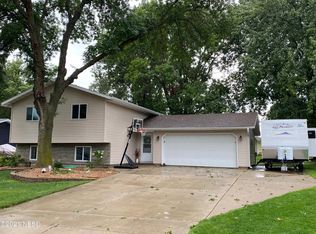 163 17th St NE, Watertown, SD 57201