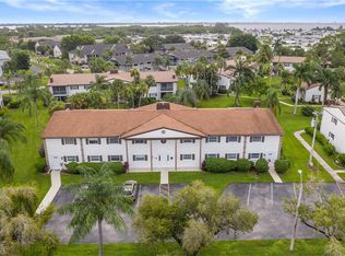 7049 New Post Dr APT 5, North Fort Myers, FL 33917
