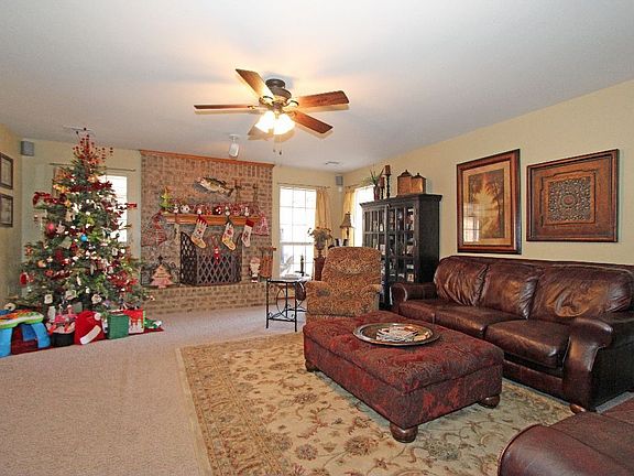 2nd image of 513 Rockwood Dr