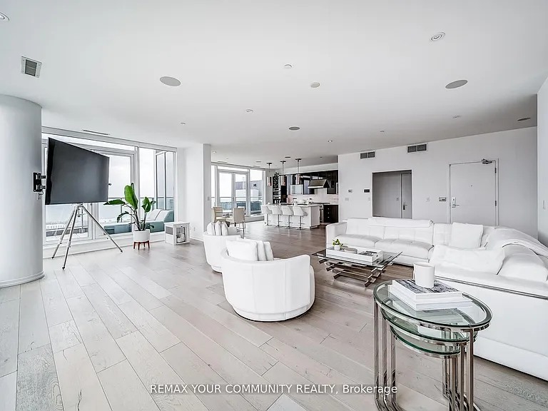 150 E Liberty St #Penthouse 2 — Photo 6