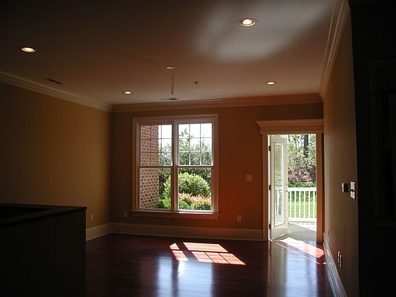 large living room, hardwood, 9' ceilings, trim work