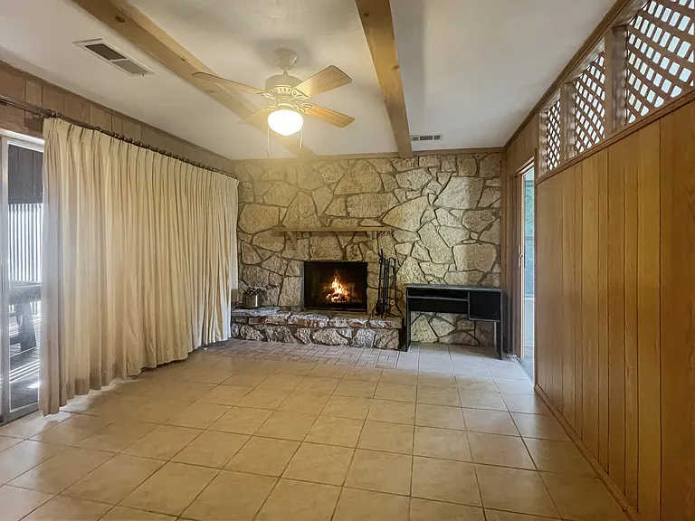 2604 NE Garden Ln — Photo 25