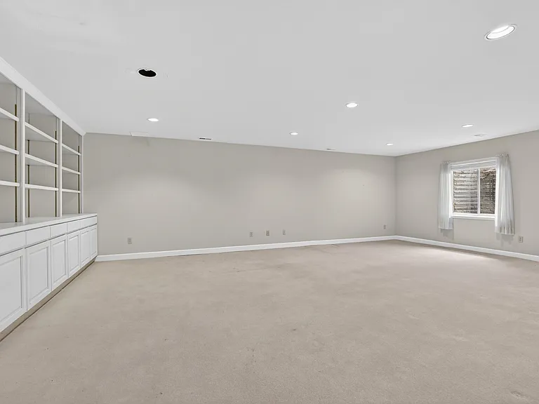 8970 Greenwich Ct — Photo 22
