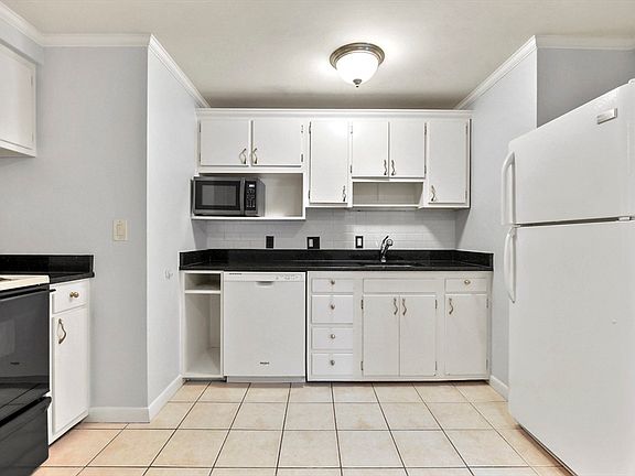 4th image of 230 Essex St APT 23