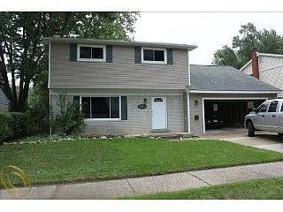 23060 Purdue Ave photo 1